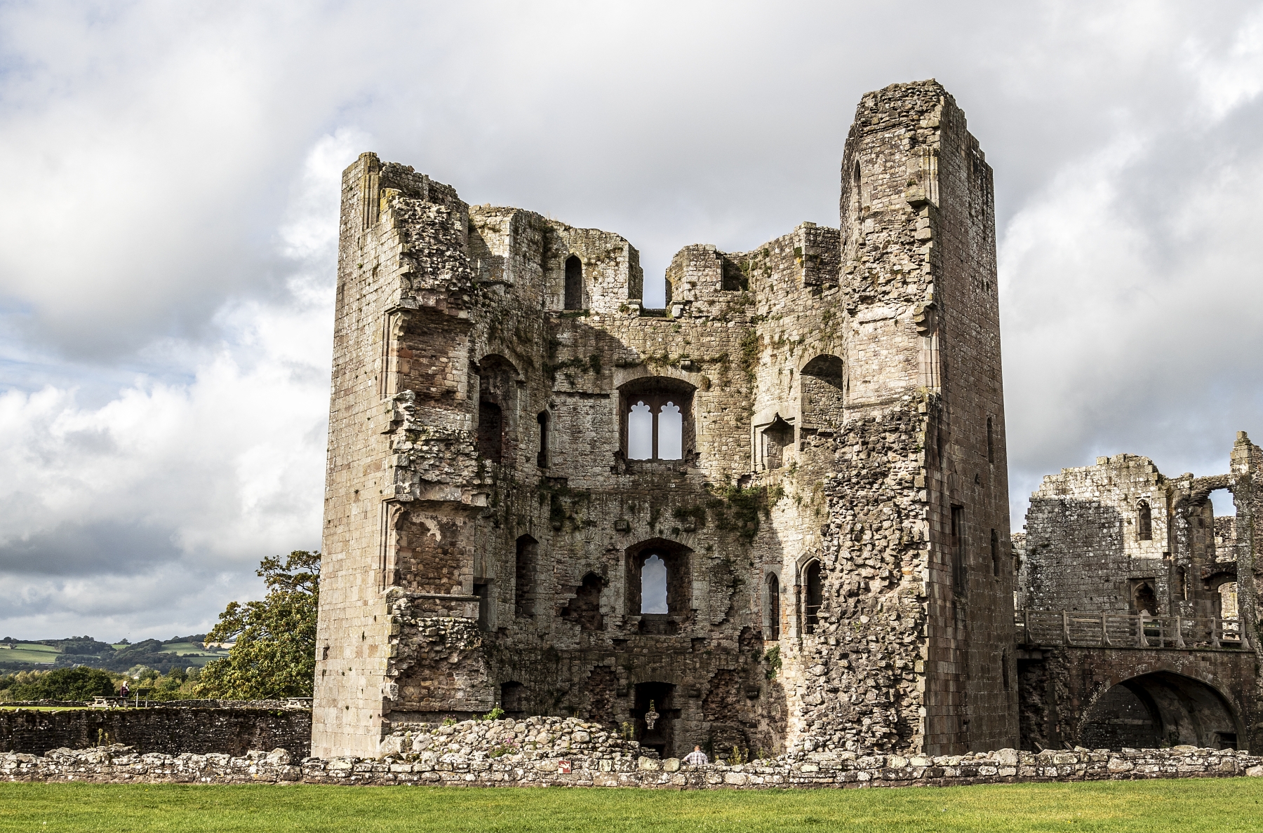 /gallery/west_europe/Wales/Monmouthshire/raglan castle/Raglan Castle East Wales Fall 2019-002c_med.jpg